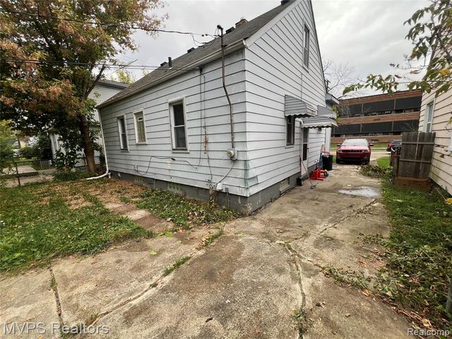 19444 Woodside Street, Harper Woods, MI 48225