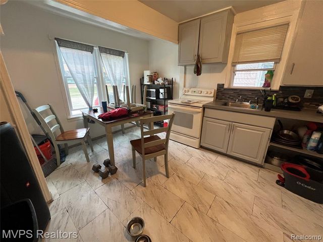 19444 Woodside Street, Harper Woods, MI 48225