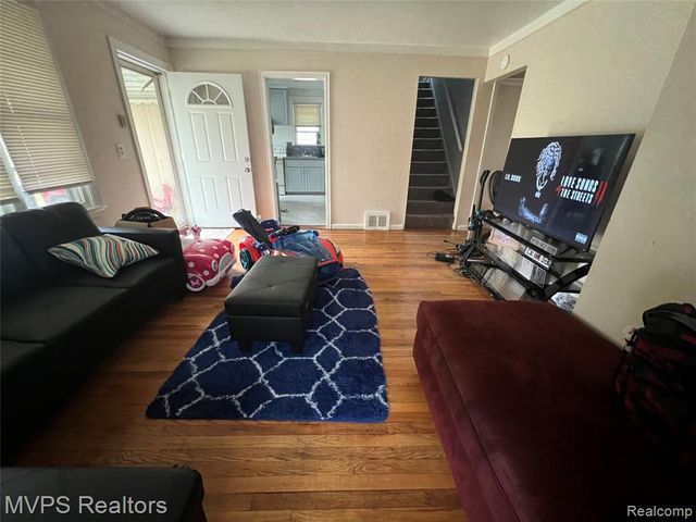 19444 Woodside Street, Harper Woods, MI 48225