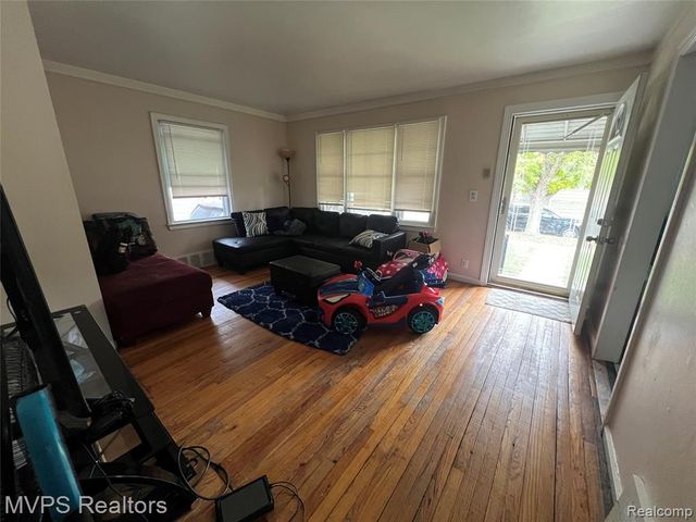 19444 Woodside Street, Harper Woods, MI 48225