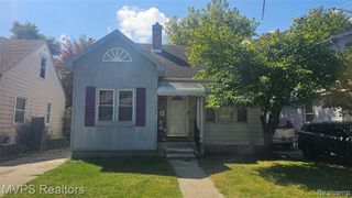 19444 Woodside Street, Harper Woods, MI 48225