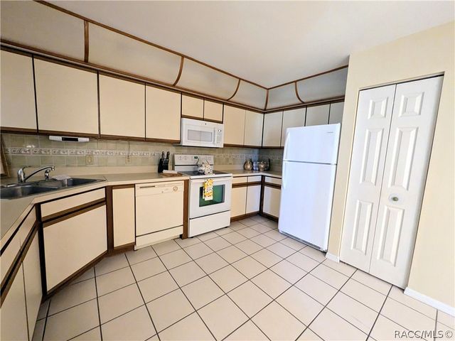 9776 E Pebble Creek Court, Inverness, FL 34450