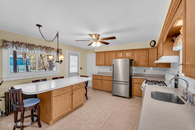 44 Asbury Road, Farmingdale, NJ 07727