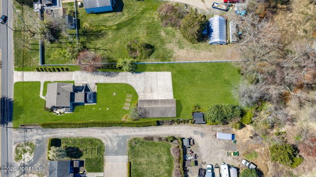 44 Asbury Road, Farmingdale, NJ 07727