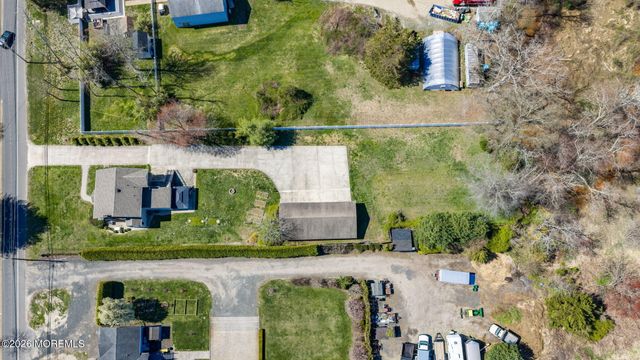 44 Asbury Road, Farmingdale, NJ 07727