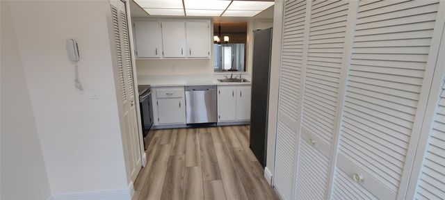14797 Cumberland Dr 101, Delray Beach, FL 33446