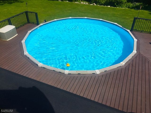 6 Meadow Lake Dr, Hardwick Twp., NJ 07825