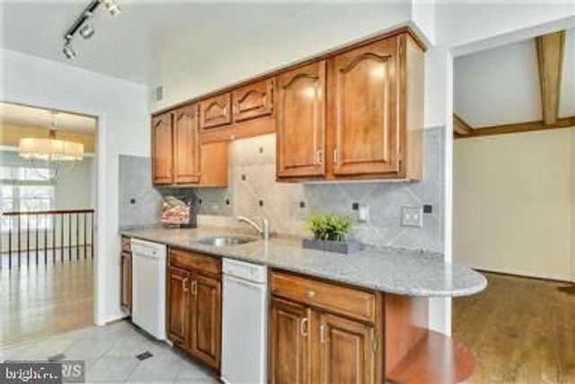 5726 BREWER HOUSE CIR, Rockville, MD 20852