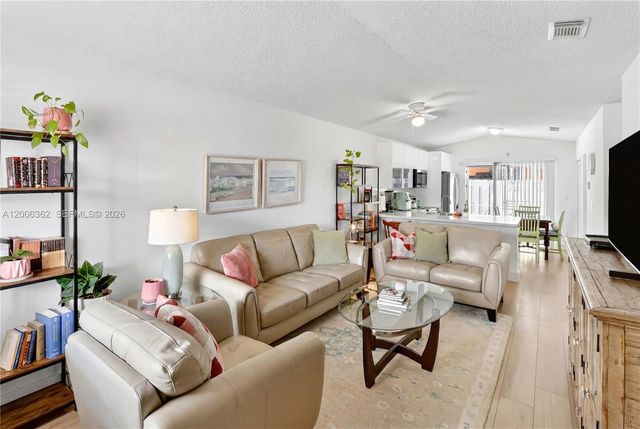 2238 W 74th Ter 39C, Hialeah, FL 33016