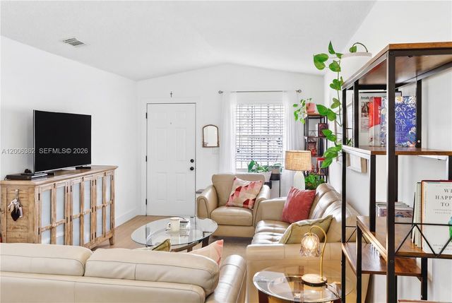 2238 W 74th Ter 39C, Hialeah, FL 33016