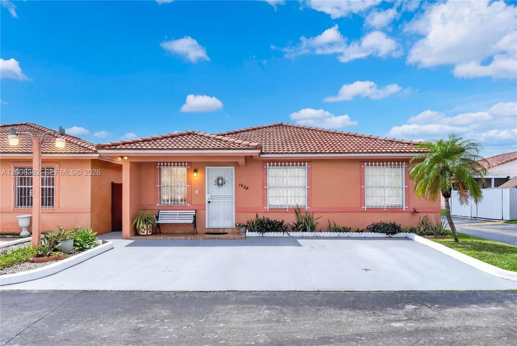 2238 W 74th Ter 39C, Hialeah, FL 33016