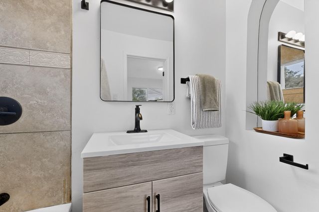 2221 Frederick Place NW, Albuquerque, NM 87104