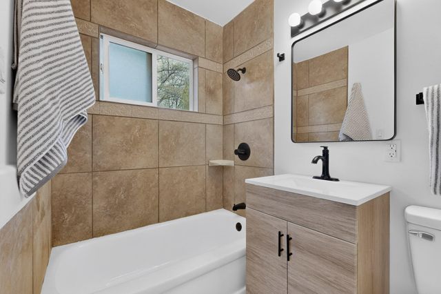 2221 Frederick Place NW, Albuquerque, NM 87104