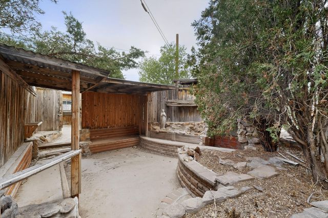 2221 Frederick Place NW, Albuquerque, NM 87104