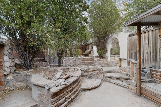 2221 Frederick Place NW, Albuquerque, NM 87104