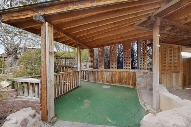 2221 Frederick Place NW, Albuquerque, NM 87104