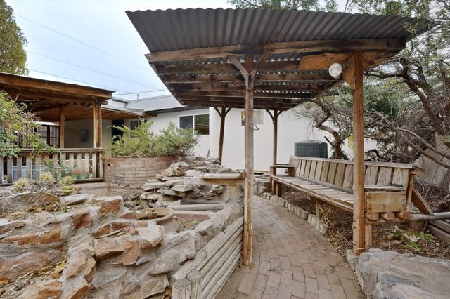 2221 Frederick Place NW, Albuquerque, NM 87104