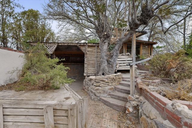 2221 Frederick Place NW, Albuquerque, NM 87104