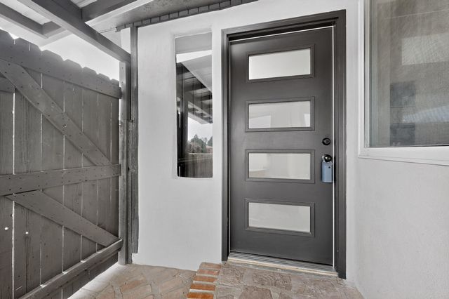 2221 Frederick Place NW, Albuquerque, NM 87104