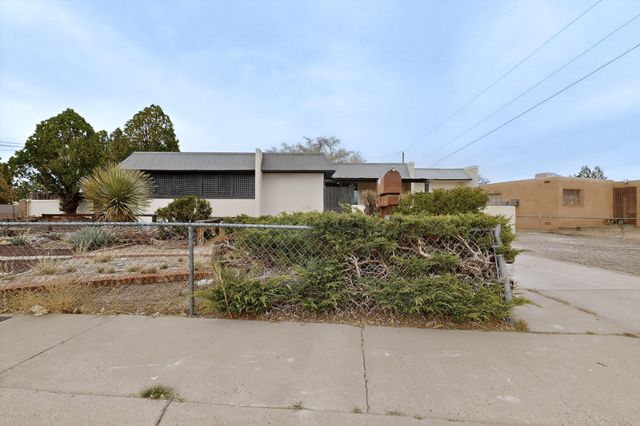 2221 Frederick Place NW, Albuquerque, NM 87104