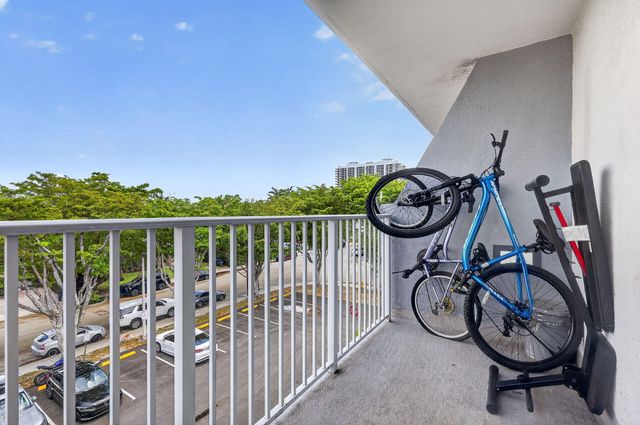 1801 S Treasure Drive 415, North Bay Village, FL 33141
