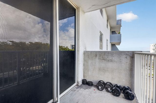 1801 S Treasure Drive 415, North Bay Village, FL 33141
