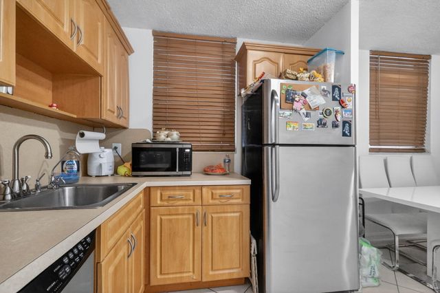 1801 S Treasure Drive 415, North Bay Village, FL 33141