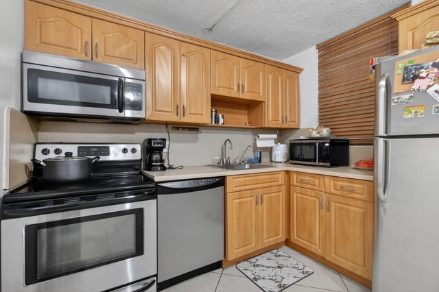 1801 S Treasure Drive 415, North Bay Village, FL 33141