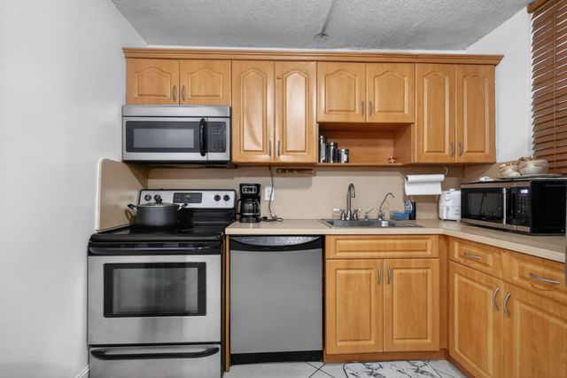 1801 S Treasure Drive 415, North Bay Village, FL 33141