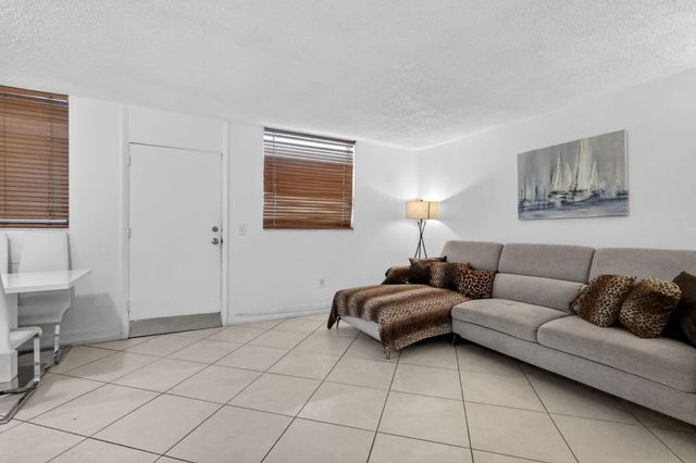 1801 S Treasure Drive 415, North Bay Village, FL 33141