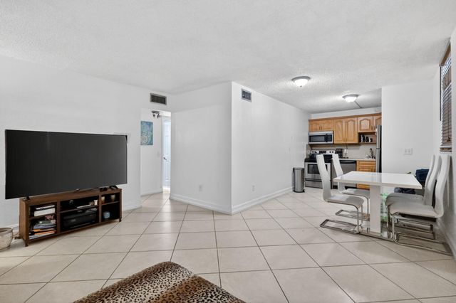 1801 S Treasure Drive 415, North Bay Village, FL 33141