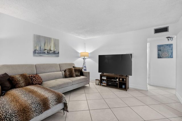1801 S Treasure Drive 415, North Bay Village, FL 33141