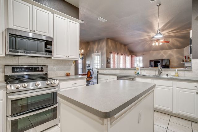 417 Jeffdale Drive, Burleson, TX 76028