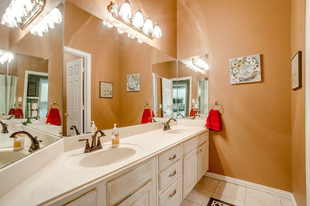 417 Jeffdale Drive, Burleson, TX 76028