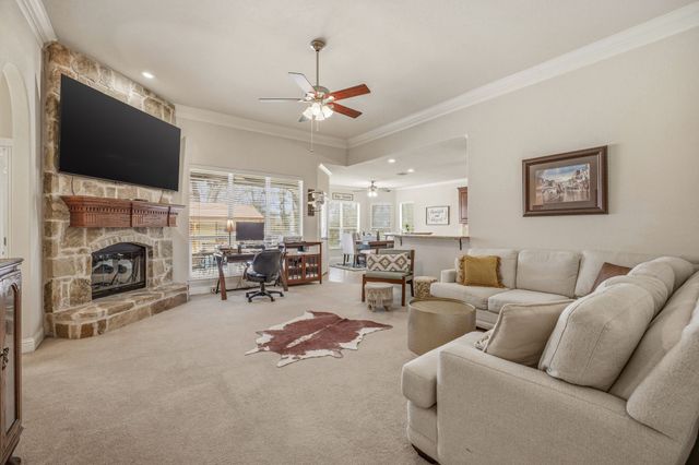 137 N Natural Spring Lane, Azle, TX 76020