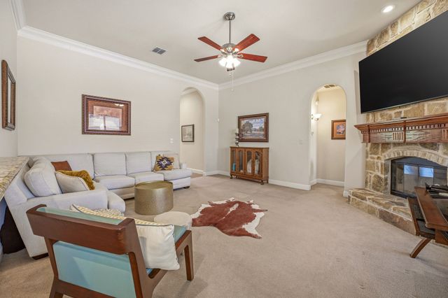 137 N Natural Spring Lane, Azle, TX 76020