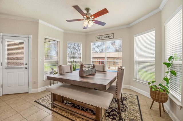 137 N Natural Spring Lane, Azle, TX 76020