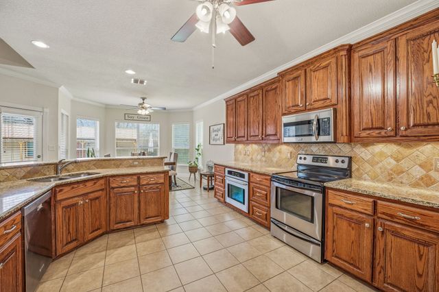 137 N Natural Spring Lane, Azle, TX 76020