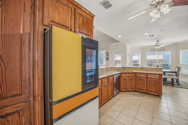 137 N Natural Spring Lane, Azle, TX 76020