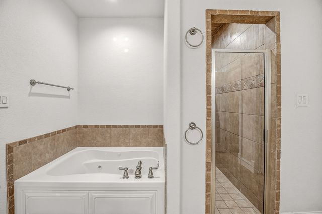 137 N Natural Spring Lane, Azle, TX 76020