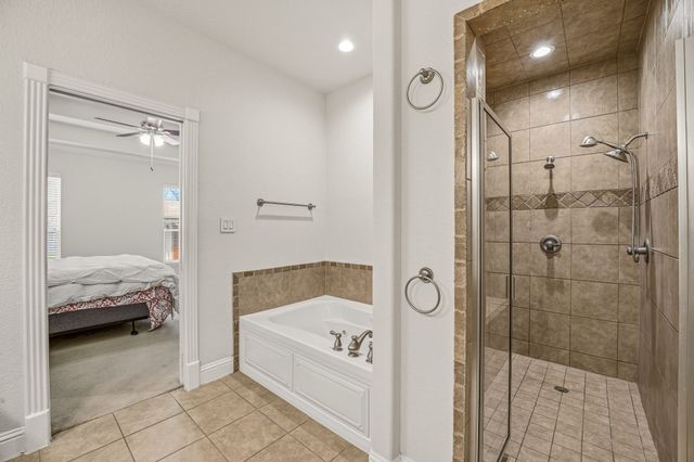 137 N Natural Spring Lane, Azle, TX 76020