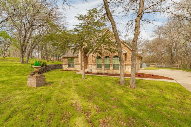 137 N Natural Spring Lane, Azle, TX 76020