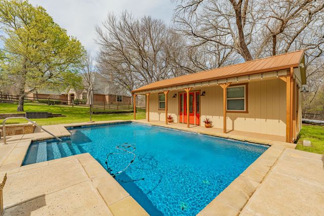 137 N Natural Spring Lane, Azle, TX 76020