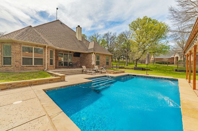 137 N Natural Spring Lane, Azle, TX 76020