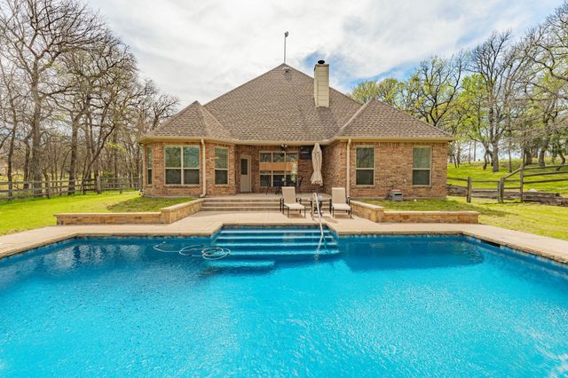 137 N Natural Spring Lane, Azle, TX 76020