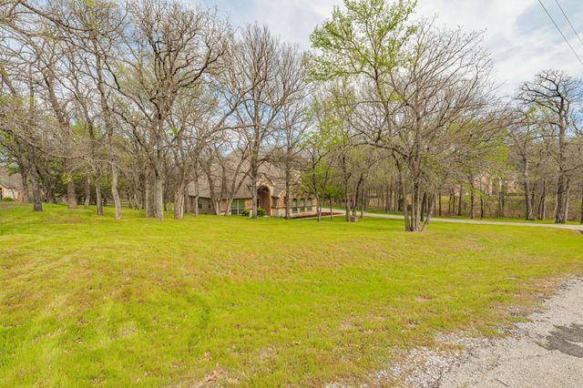 137 N Natural Spring Lane, Azle, TX 76020