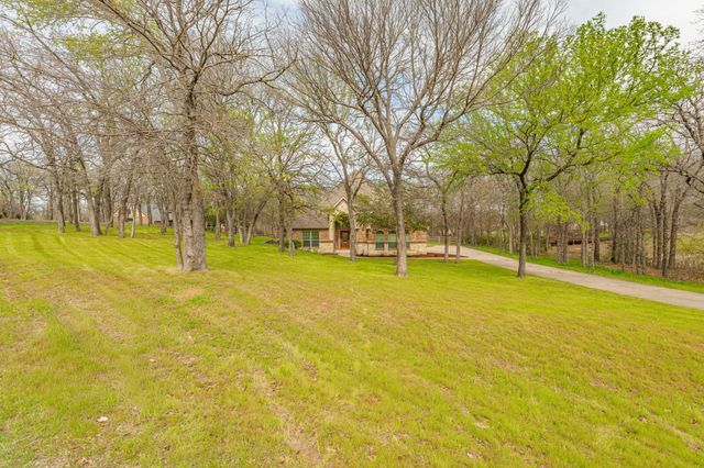 137 N Natural Spring Lane, Azle, TX 76020