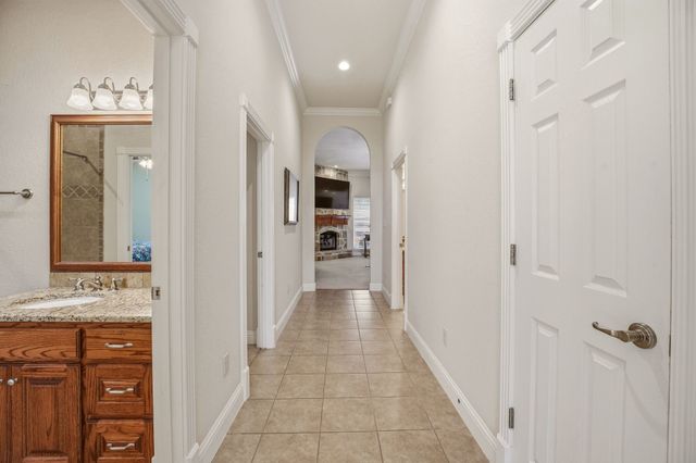 137 N Natural Spring Lane, Azle, TX 76020