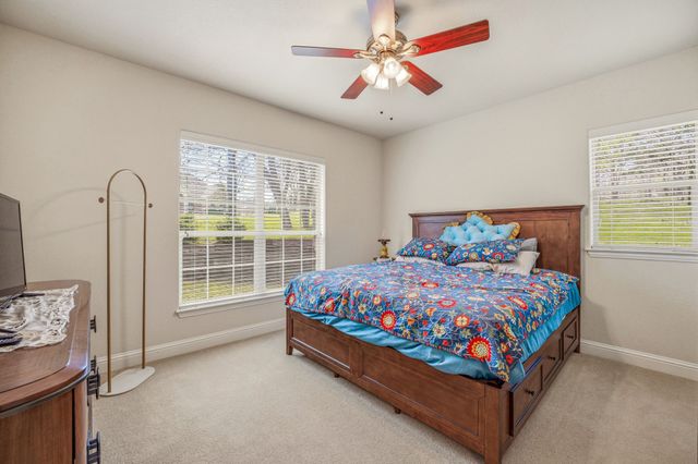 137 N Natural Spring Lane, Azle, TX 76020