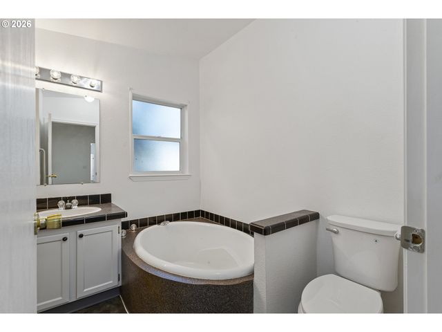 20850 Ne HIGHWAY 240, Newberg, OR 97132